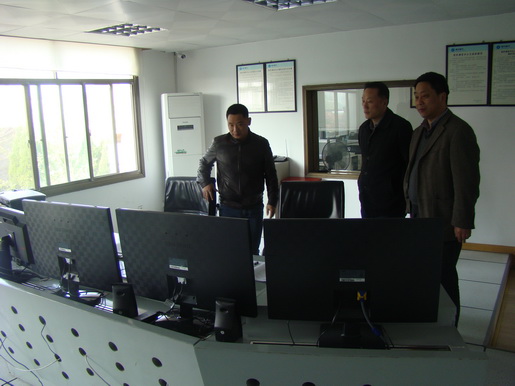 公司黨委書記、董事長(zhǎng)何族興到一線部門調(diào)研